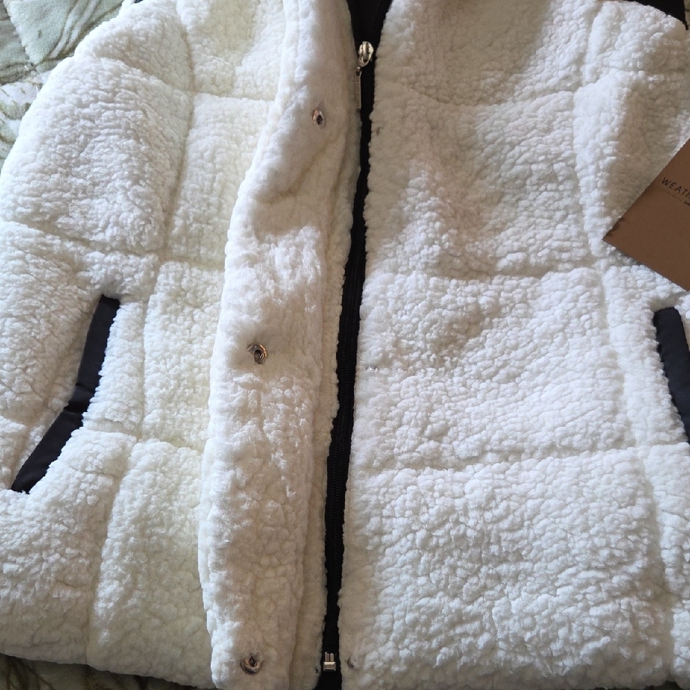 Weatherproof White and Black Sherpa Vest - Picture 5 of 13